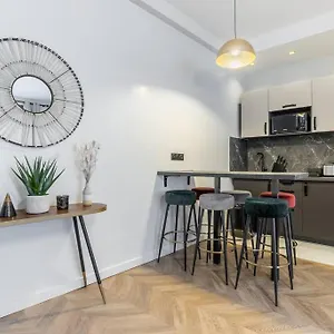 https://opera-saint-lazare-calm-cosy-apartment.fr-paris.fr